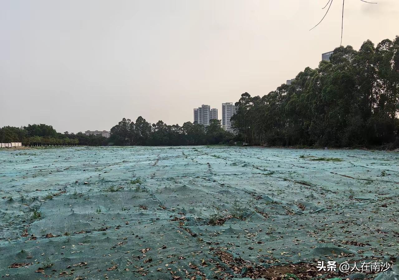 南沙市民广场的阳光城阳光天地地块现在搞成这样了，看这样子也并不是要盘活的样子，因