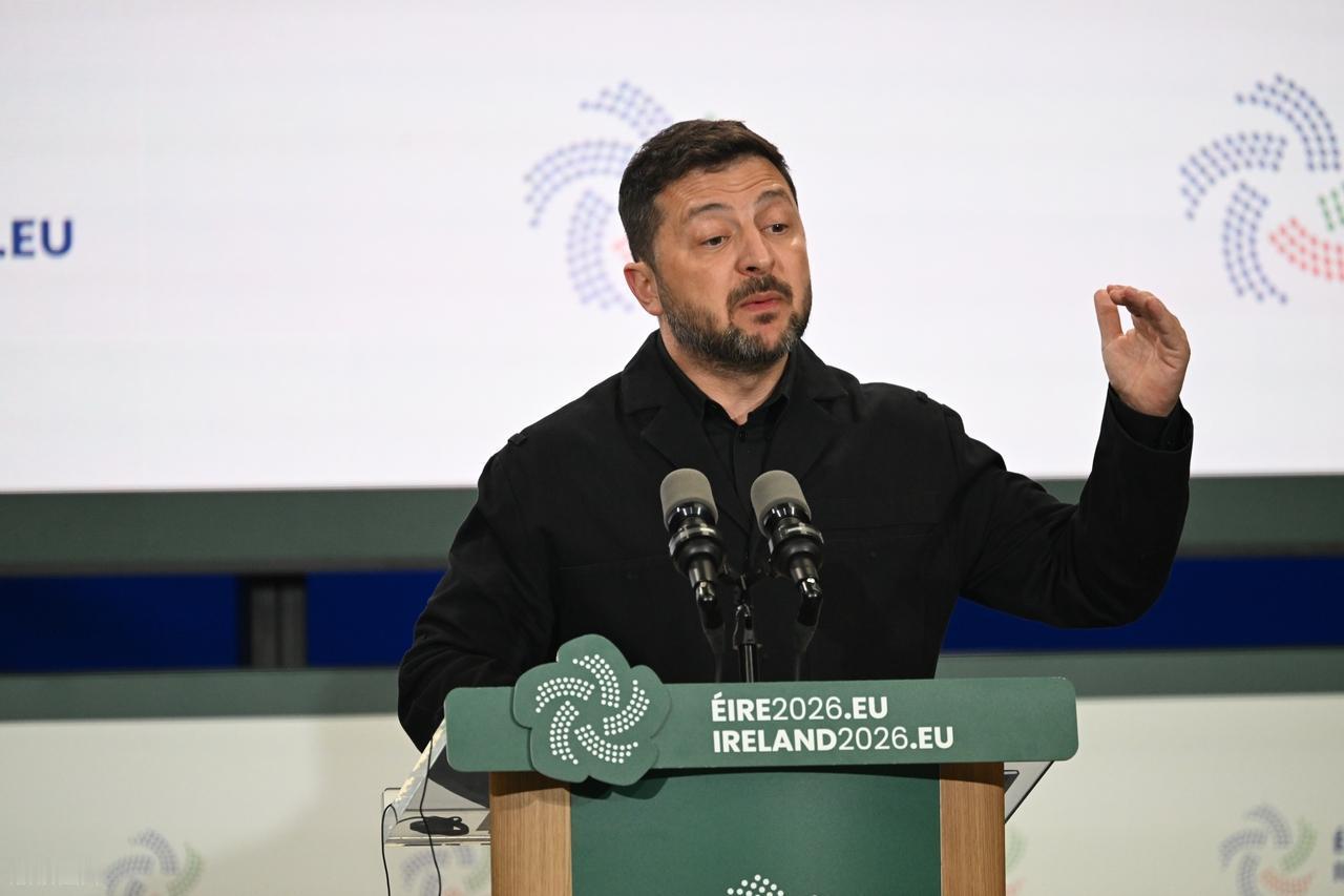 俄罗斯大概做梦都想不到，自己引以为傲的钢铁洪流，居然被一群造价低廉的“空中马蜂”