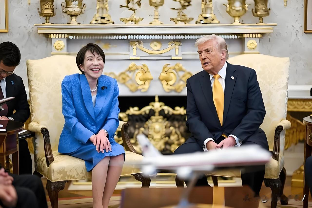 川普登上飞机走了，日本政府像热锅上的蚂蚁乱了阵脚，紧急向美方发出请求：希望跟特朗