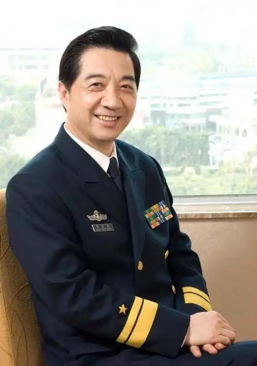真被局座说中了？掏空国库建造的2艘航母，如今彻底沦为废铁。  
 
很多年前，军