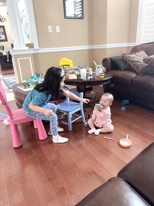 大早上起来我和狗子一起看娃