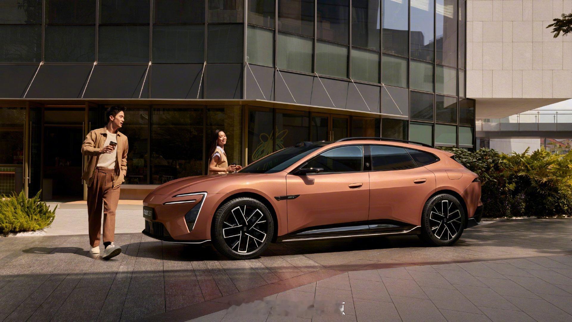 年轻人第一台性能车21.59万，三电机968匹，零百2.78秒。阿维塔06T今天