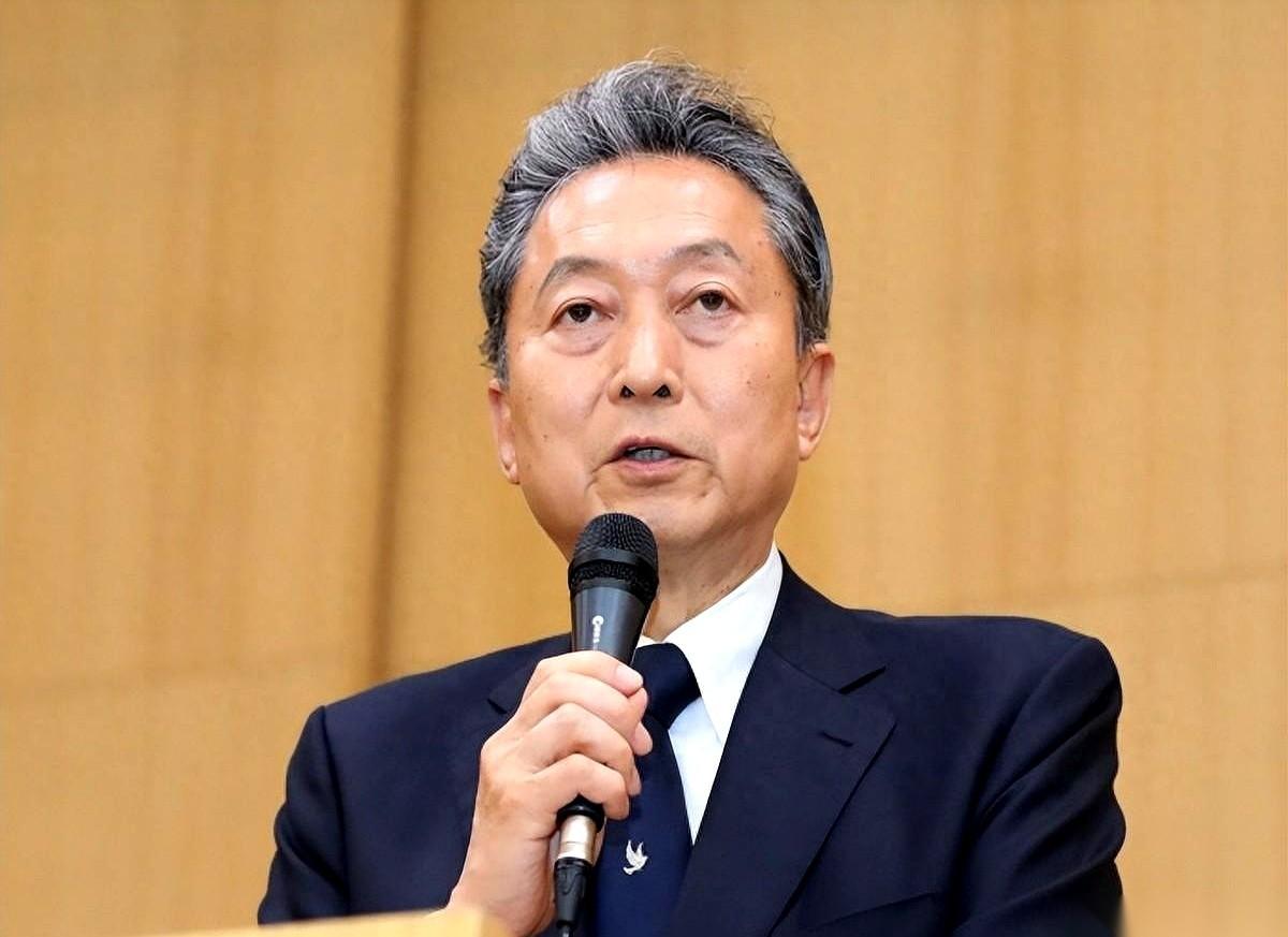 前首相跑到国际论坛上，指着现任内阁大臣的鼻子要她给中国道歉，这画面，相当刺眼。