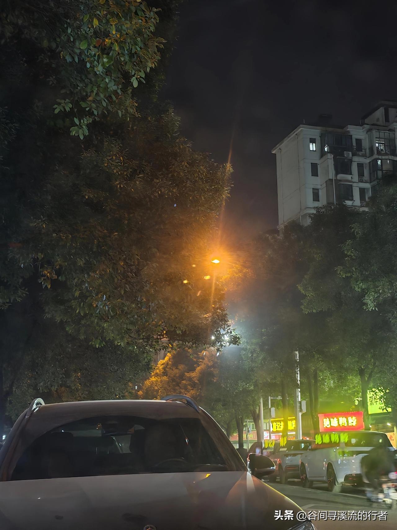 跑专车的兄弟，被系统“白嫖”了8小时。

朋友跑专车，闲聊时给我科普了几个行话。