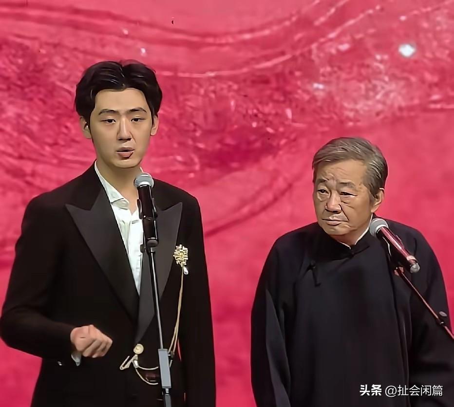 津门相声父子档，父亲是大名鼎鼎的“笑话篓子”刘俊杰，儿子刘芃拜李金斗为师，爷俩同