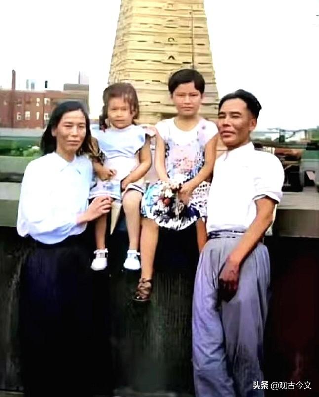 历史时光
1949年贺子珍回国后，在上海和兄长贺敏学、女儿李敏、侄女的合影 ​​