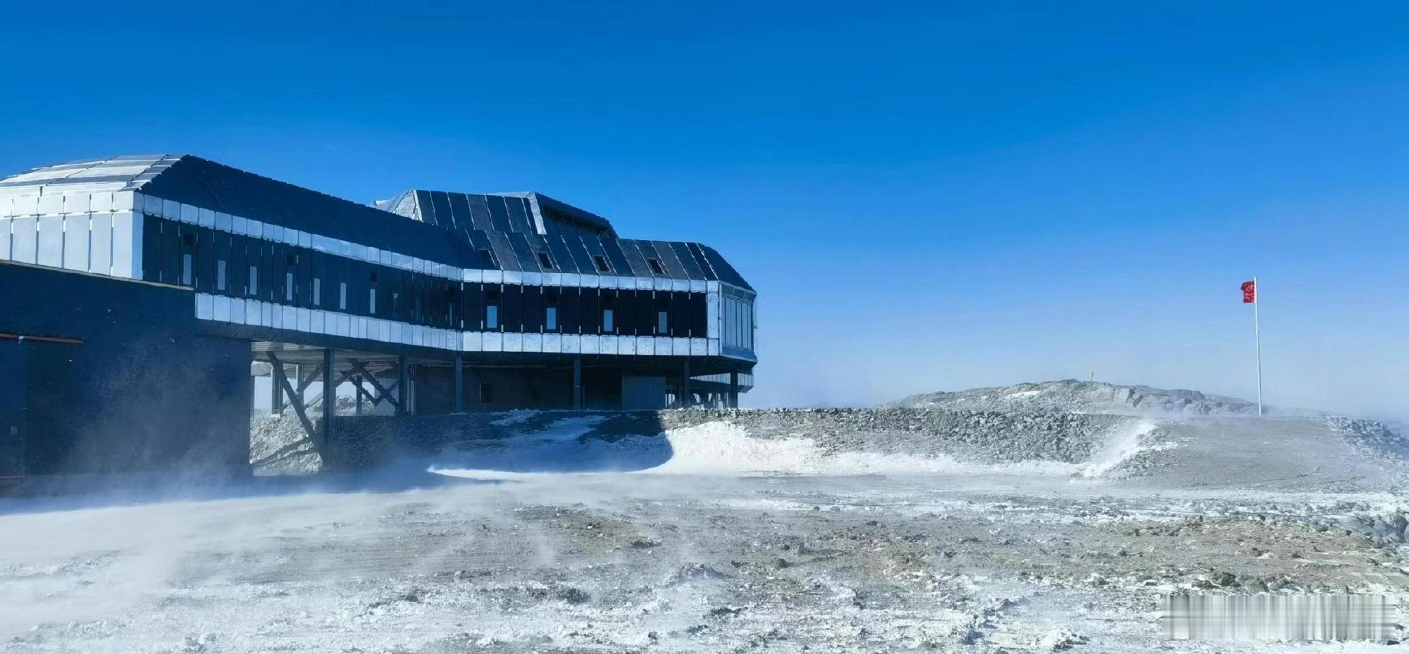 国产挖掘机零下40摄氏度一秒启动国产机械抗冻buff叠满 在中国南极科考中，国产