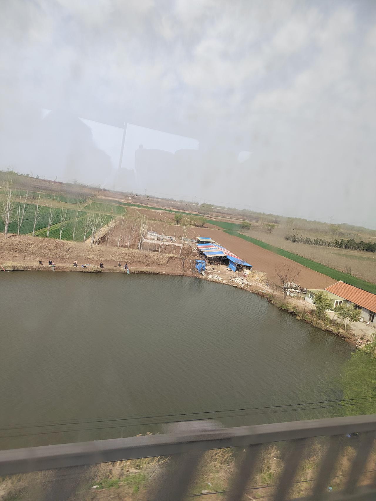 说到农民心坎里很多人觉得农村发展慢，是因为缺钱、缺路、缺项目，但真正扎根农村生活