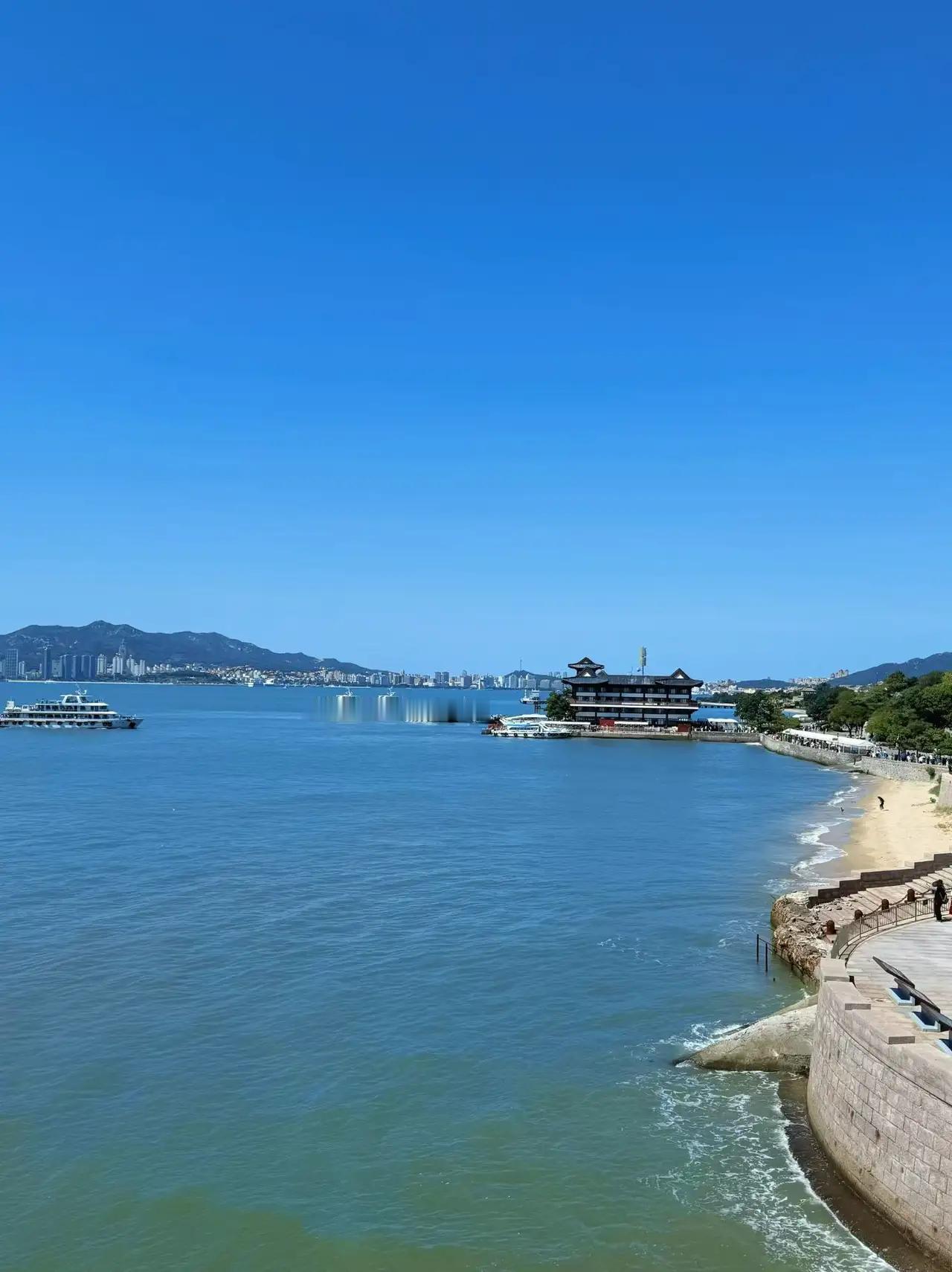 寒露不露脚，心态不露怯

今日寒露。老话讲：“白露不露身，寒露不露脚。”这话听着