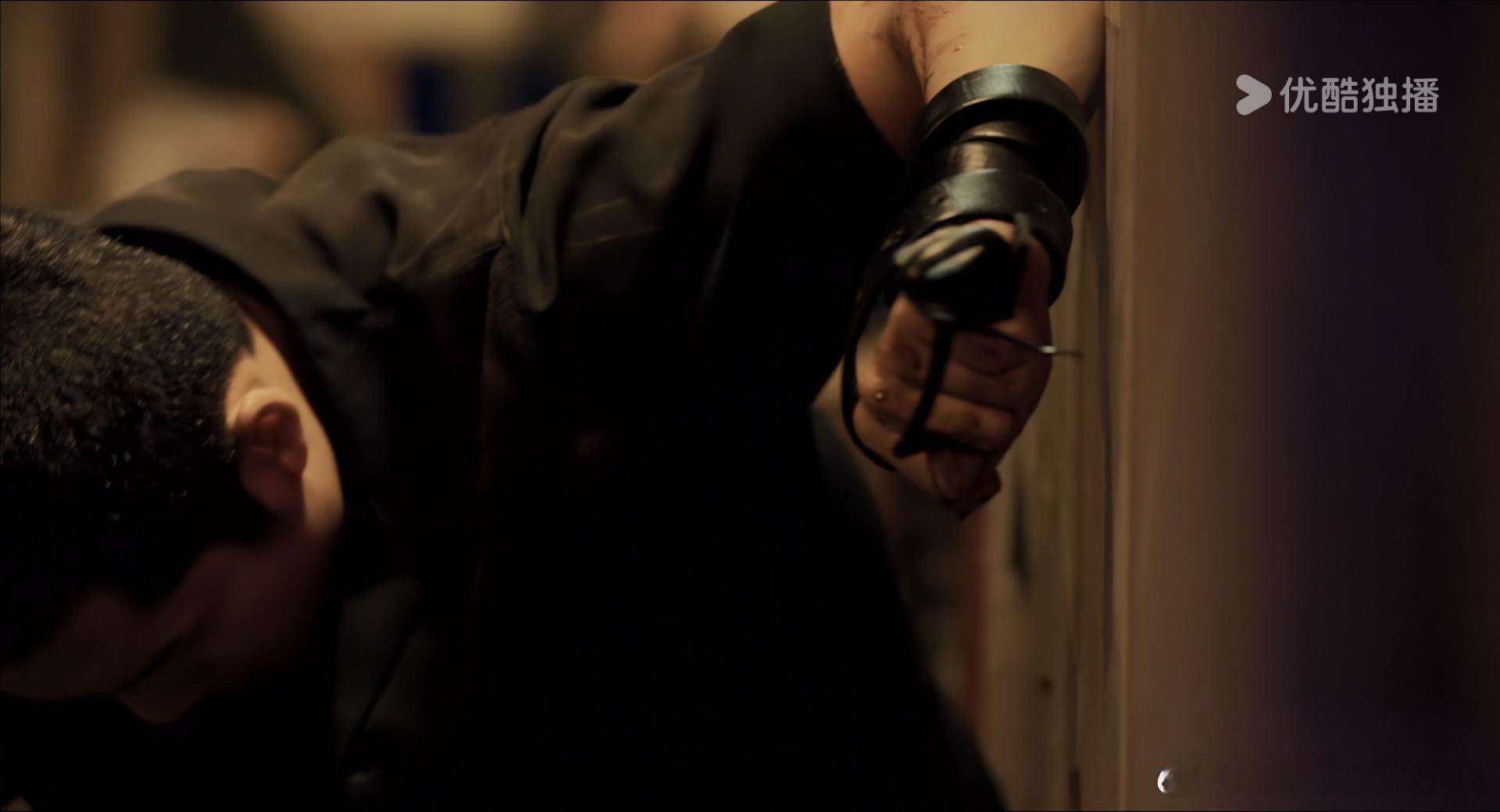 像被蛇缠在手臂上控制不住的发抖，唉就是像可以幻视一下，真想看来条蛇缠上他这个胳膊