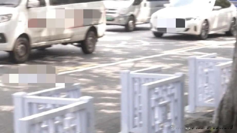 广州龙洞多个公交站现“S”型护栏，感觉很不方便。

据视频10月11日报道，天河