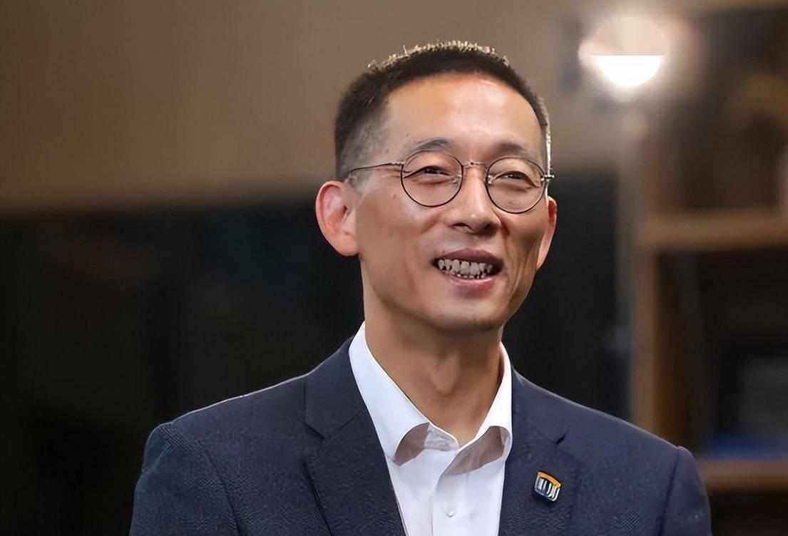 施一公辞副校长办大学，就为治留美精英的“安稳病”？
 
“留美精英宁当螺丝钉，不