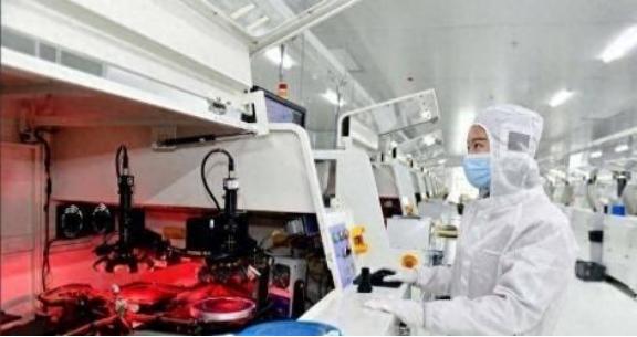 让中国光刻机“变成废铁”，日本对华下狠手，外媒：比美国人还绝。

这些年一提到半