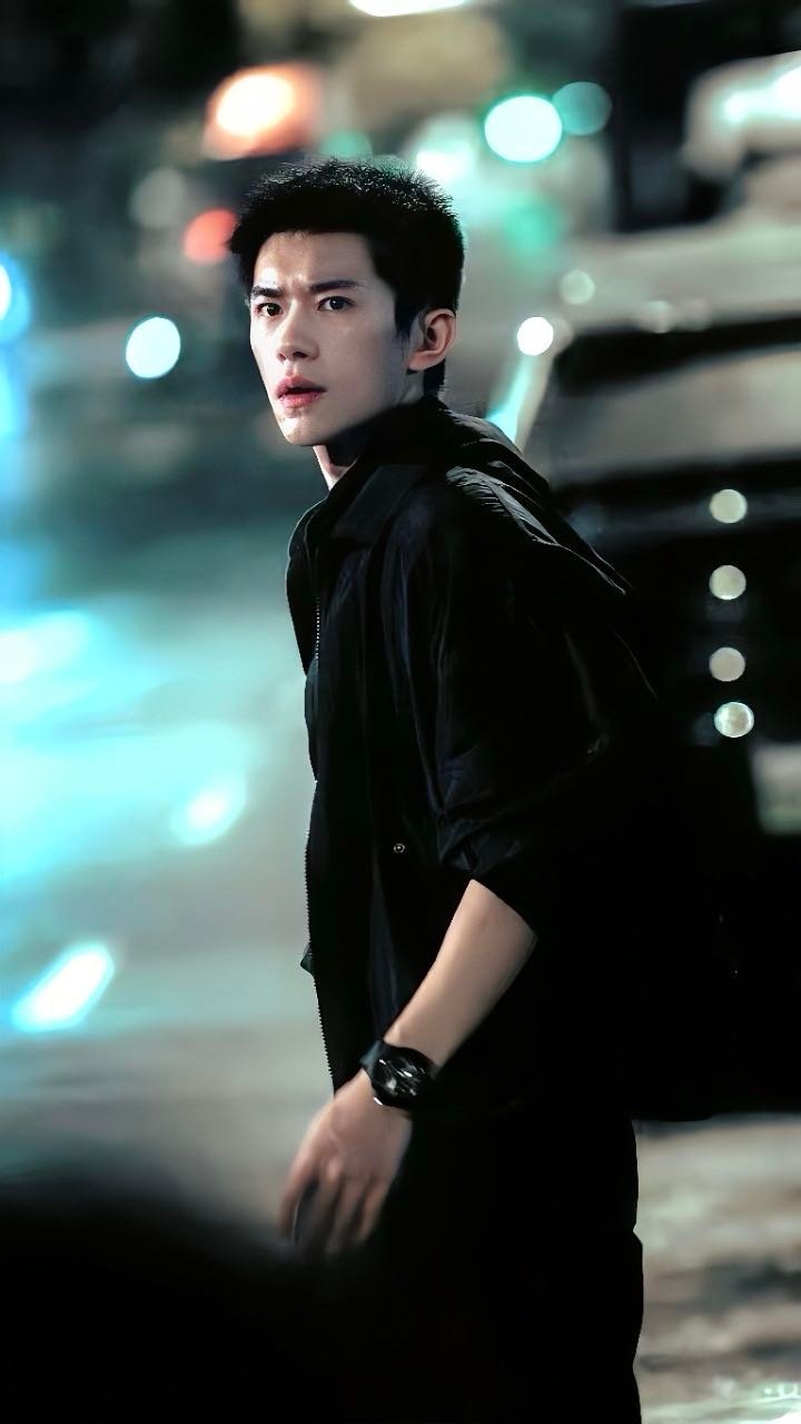 易烊千玺十年前的愿望实现了 当十年前采访中提及的向往，最终化为银幕上令人信服的形