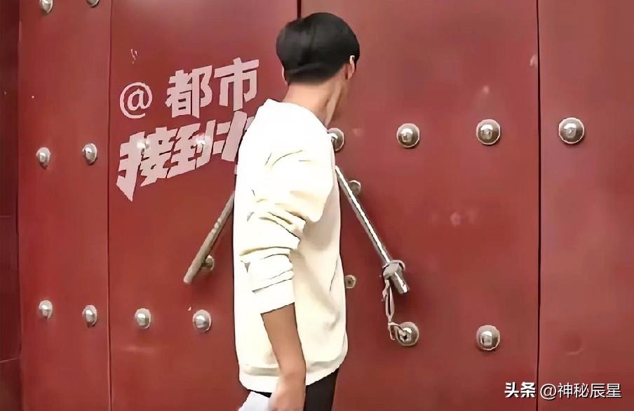孤儿小户因为父母去世，由大伯家代为抚养长大。
小户长大成人后，要求大伯家将70万