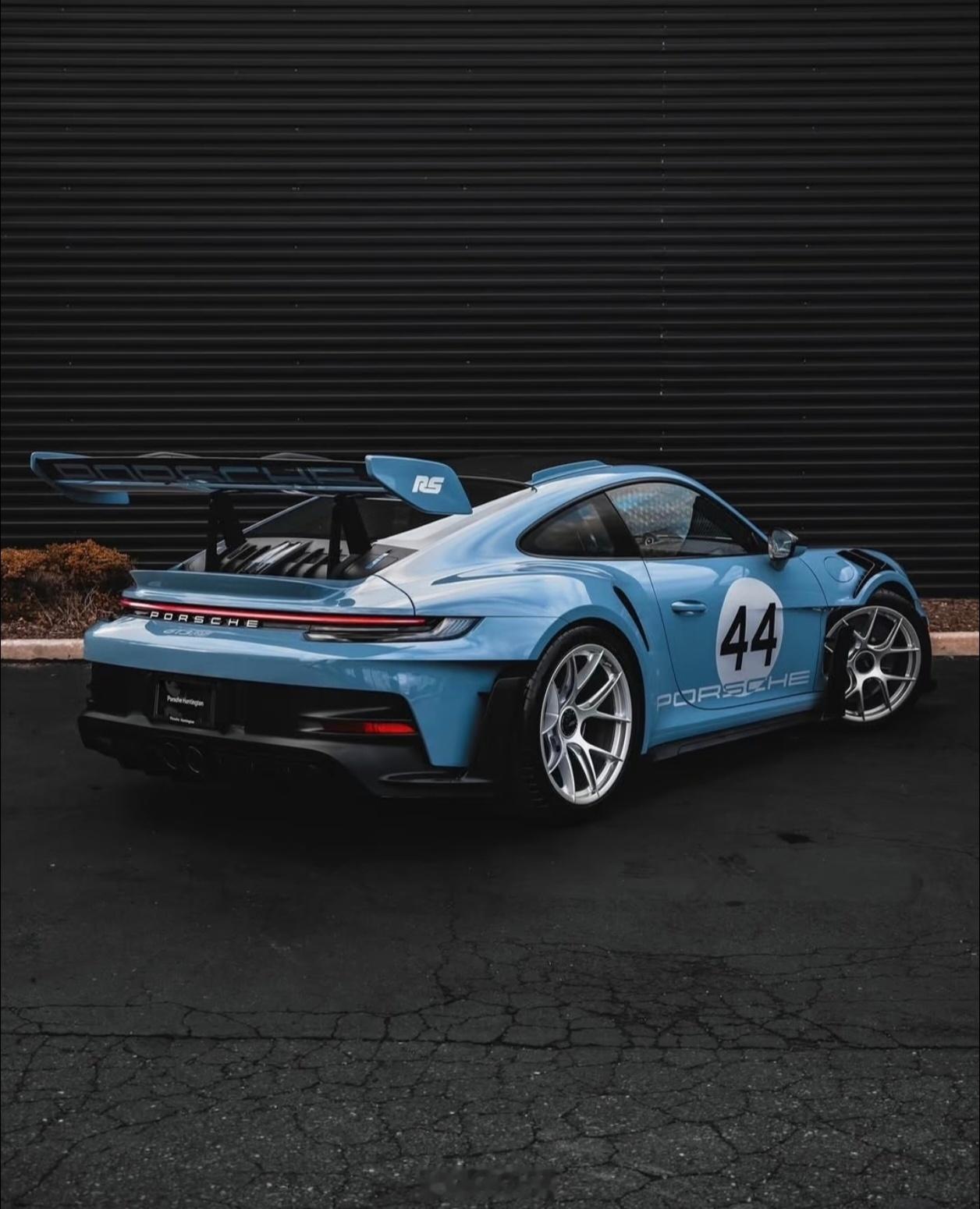 德系车Porsche911GT3RS(992)保时捷最接近赛车基因的量产车型。大