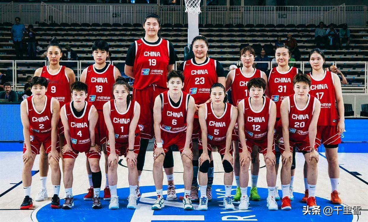 上半场结束，49:29中国队落后20分！
美国队主要是赢在三分球和篮板球上，上半