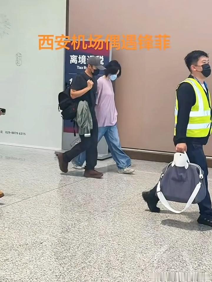 锋菲十指紧扣 好幸福的路透 