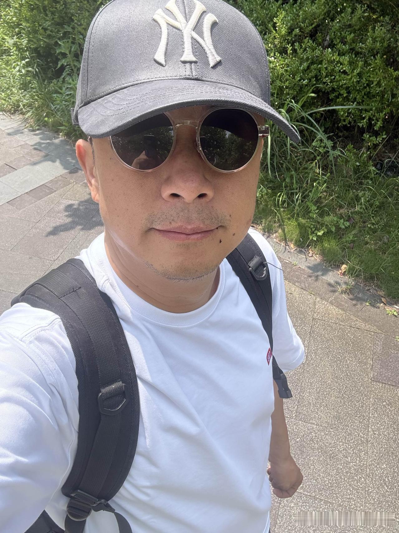 作为英语老师，“好的，知道了，等下我批评他”这句话太能证明身份了。在教学里，学生