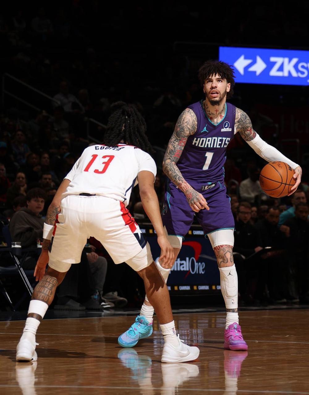 美媒：本赛季三分命中总数前二克尼普尔&三球，上次还是水花。
尼克普尔第一233记