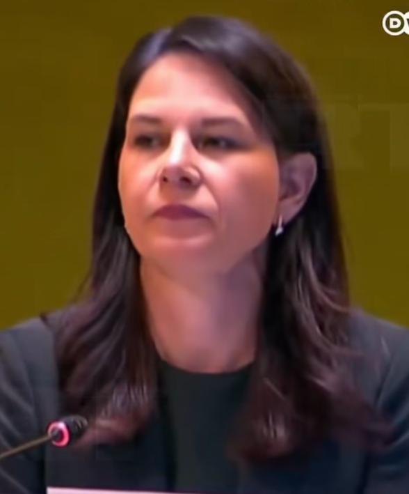 杀人诛心！让德国前外长宣布德国出局，贝尔伯克脸色都变了

德国这次，脸丢大了。在