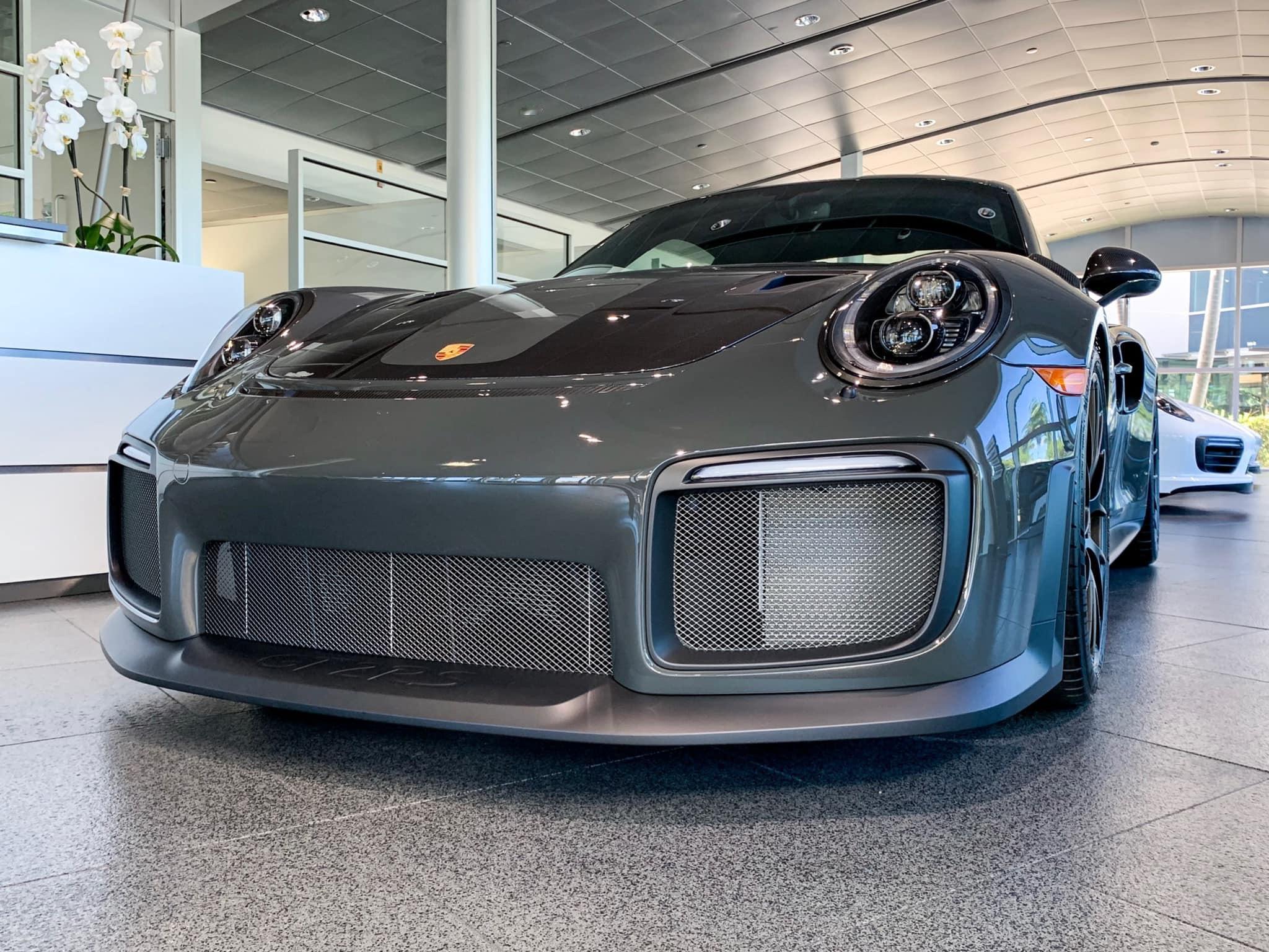 Slate Grey 保时捷 911 GT2 RS ​​​