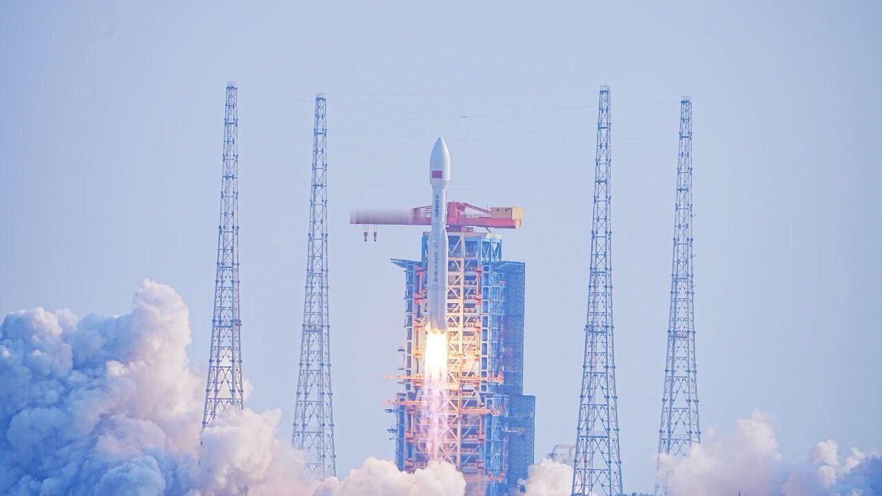 【我国航天 成功发射卫星互联网低轨卫星】北京时间12月6日15时53分，我国在海