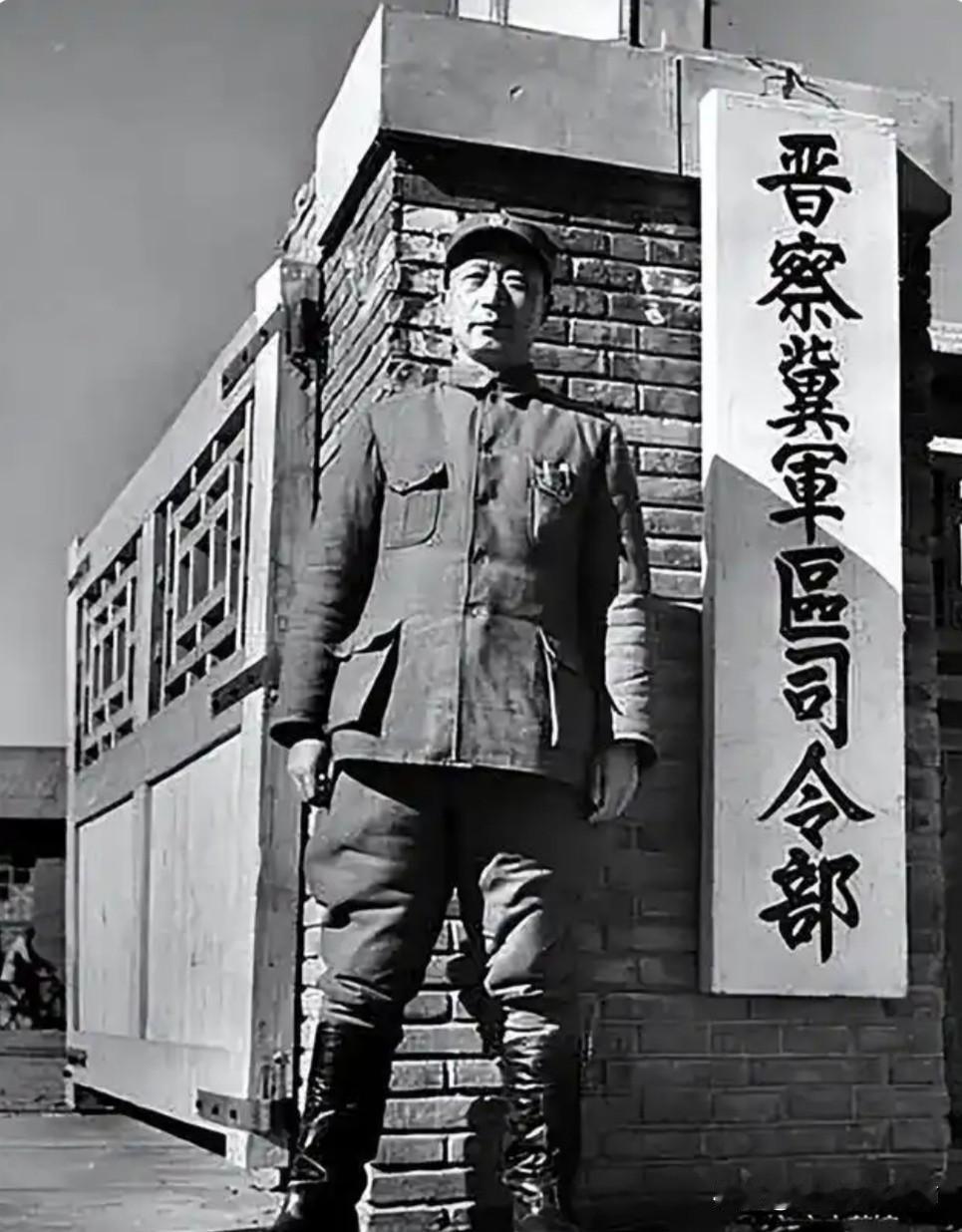 这是38岁的聂荣臻元帅
1937年11月，聂荣臻受八路军总部之命，任晋察冀军区司