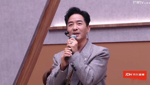 唐九洲吃醋郭晓东偏心颜安姚琛披荆斩棘直播 唐九洲吃醋郭晓东这段，男生之间明目张胆