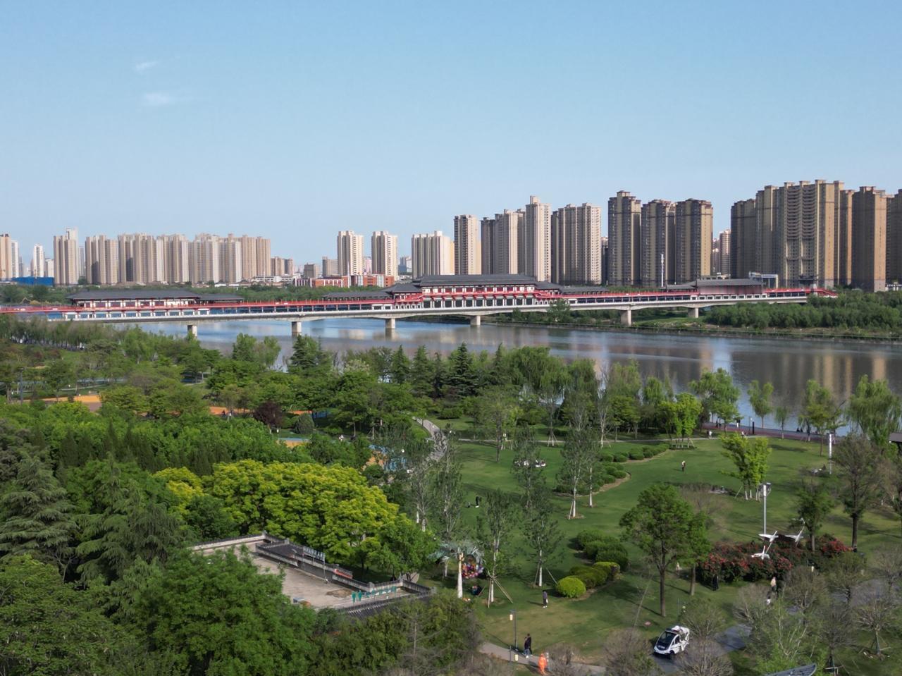 咸阳统一广场无人机视角。最近无人机航拍要求很多，注册认证、机型报备、申请审批。这