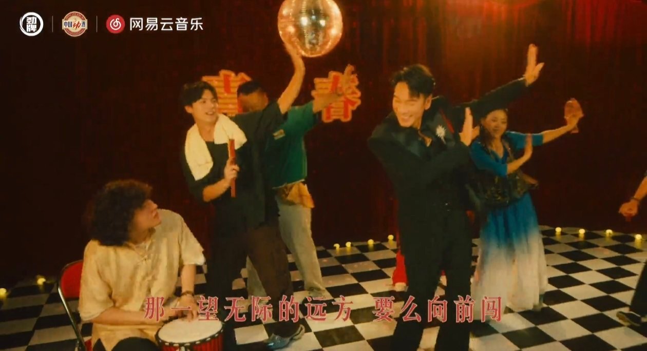 跟着劲酒的节奏养起来乐养咱老己  青春常驻｜怀揣滚烫热爱，乐享松弛时光🎙轻快旋