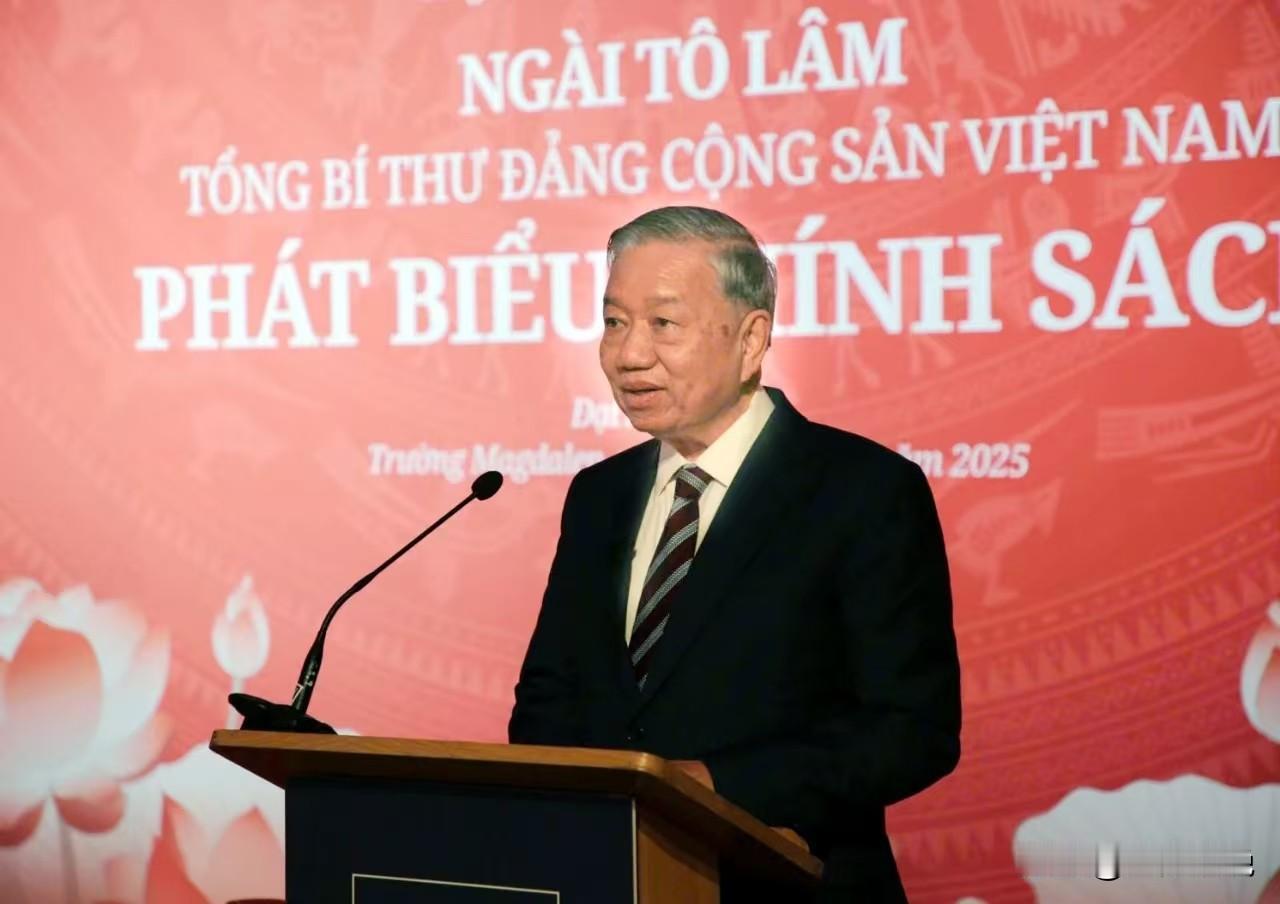 越南苏林在访问英国牛津大学时，发表了一场引人关注的演讲。

他提出：“世界的关键