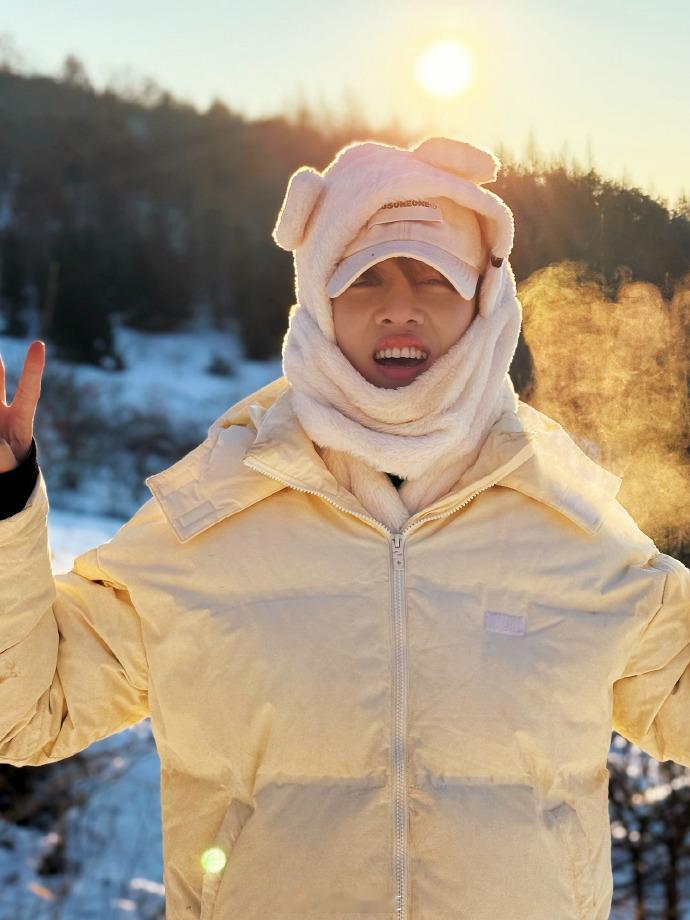 卓沅太阳出来我爬山坡  卓沅又解锁一个新成就  卓沅于零下二十度的山上执着于打沙