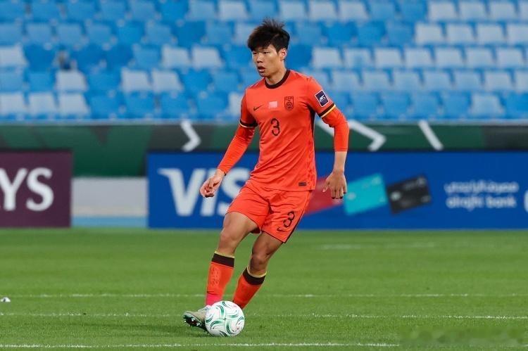 体坛：蓉城支付超1600万转会费签下拜合拉木与贺一然，2人均签3年体坛周报全媒体