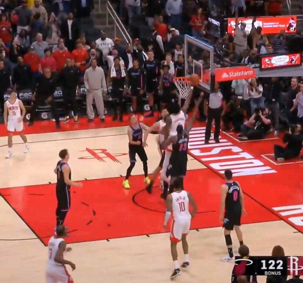 第18个篮板球啊，阿门救了Eason和乌度卡一命