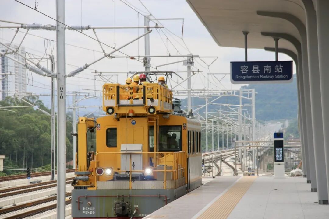 【南珠高铁玉林北至岑溪东段冷滑试验启动】7月29日，56008次冷滑试验车从岑溪