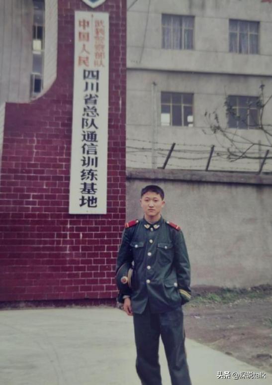 2006年，3名壮汉挟持一名18岁女学生，女孩在长途汽车上悄声向同车的一名武警战