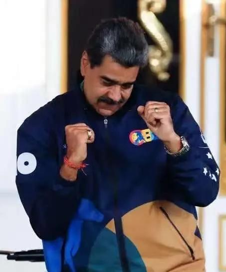 马杜罗被美军抓捕，委内瑞拉“快速服软”，哈梅内伊被炸身亡，激起伊朗猛烈反击，复仇