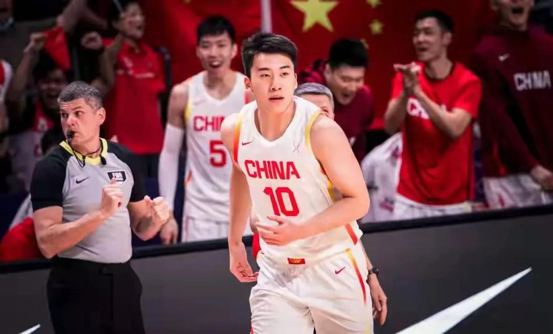 时隔10年！中国男篮重返亚洲杯四强
这届比赛我看到了中国男篮健儿坚决的执行力、十
