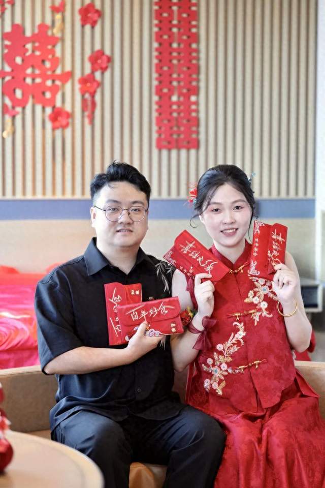 无接亲无婚车无司仪无跟妆无摄影，新娘一句话直接开席