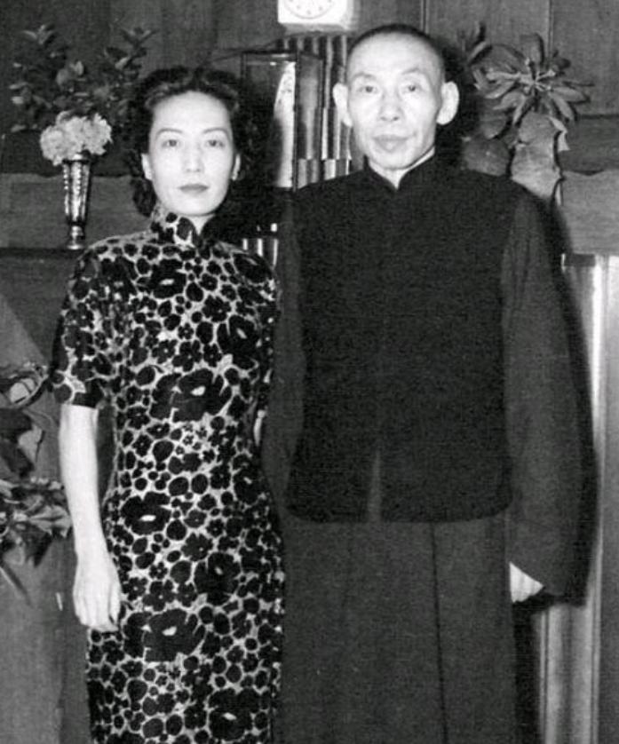 1948年，孟小冬去看望闺蜜姚玉兰，夜里2人同床而睡，谁料，姚玉兰趁她睡着溜出去