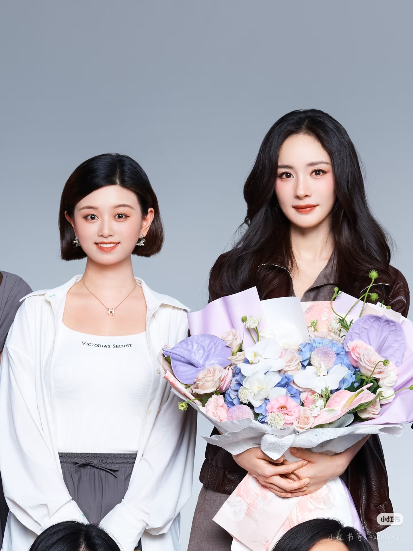 小🍠捡到新合照 杨幂像个洋娃娃一样[拜托] ​​​