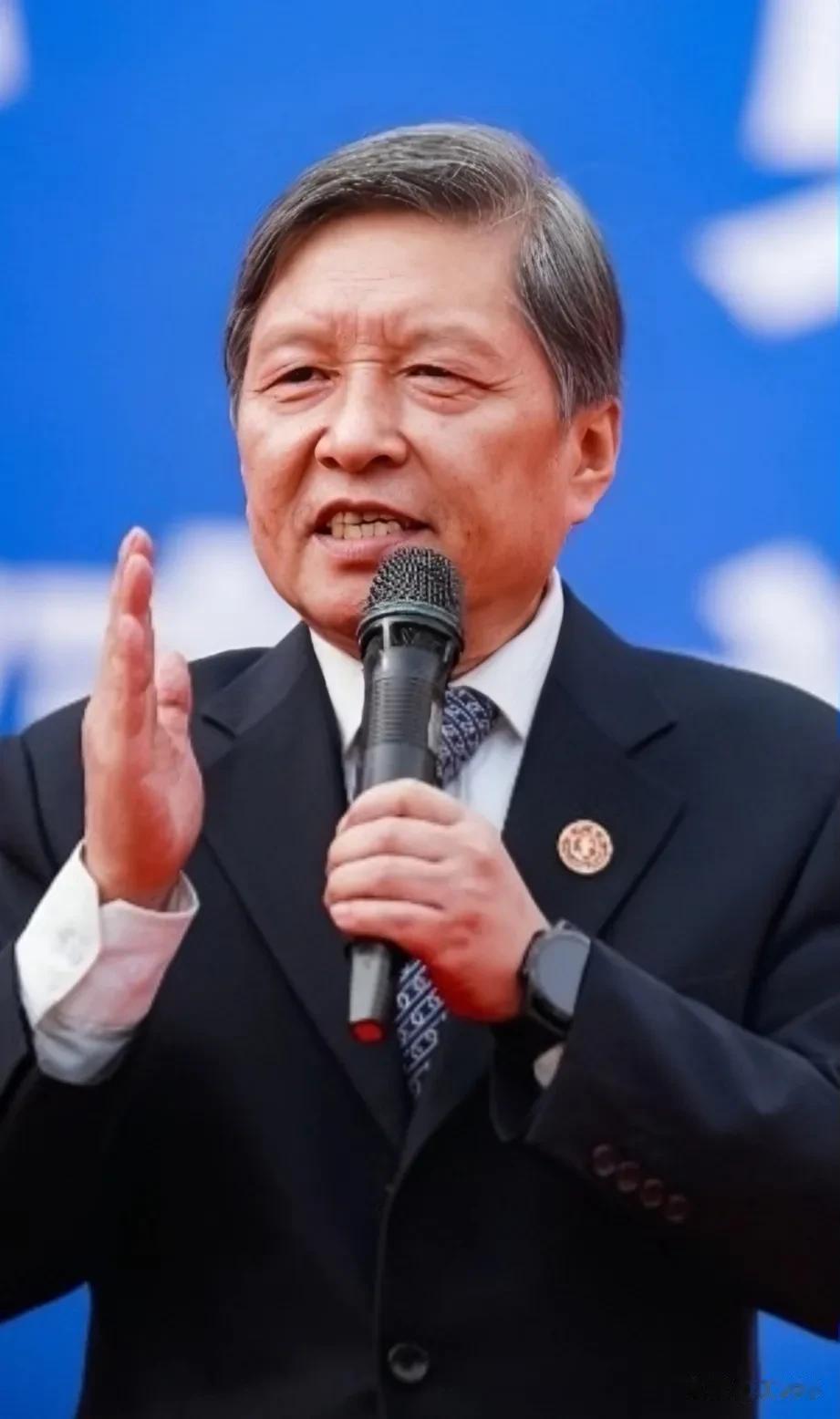 清华大学校长邱勇说:

经过坚持不懈的努力，我们实现了中国特色世界一流大学的历史