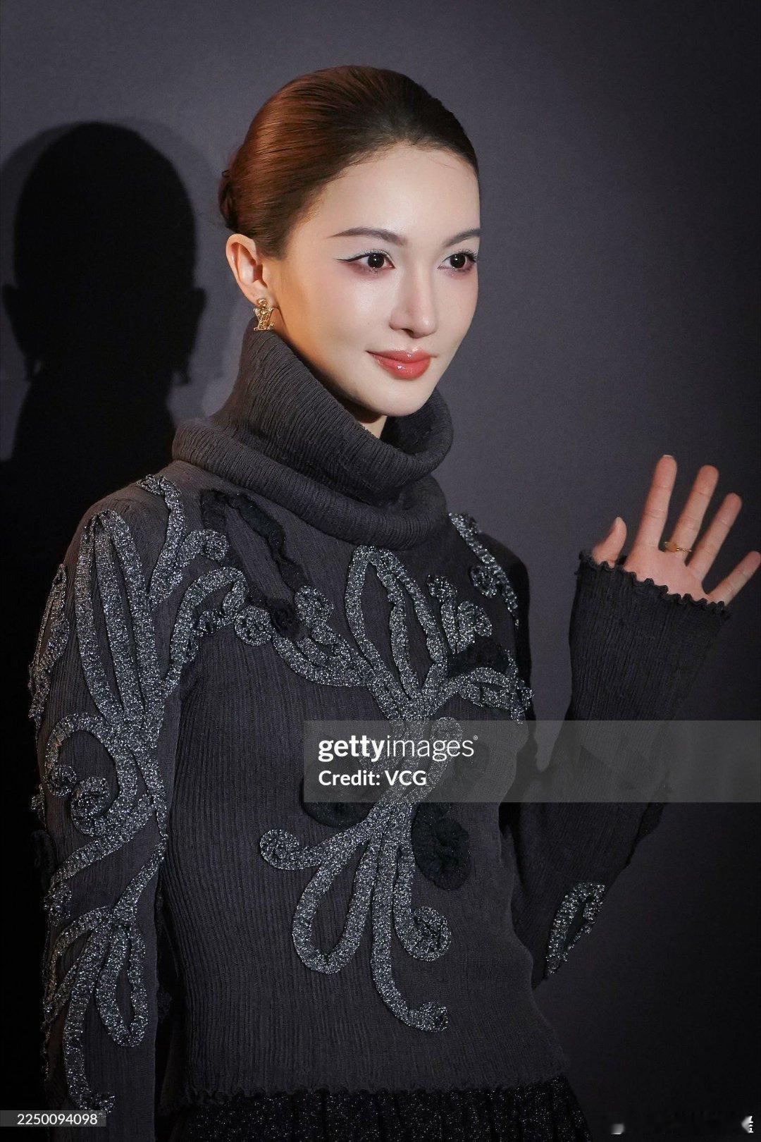 金晨 医美 看了她最近的生图。 这种蓬勃的生命力，很吸引人了！🌺御姐颜值配迷糊