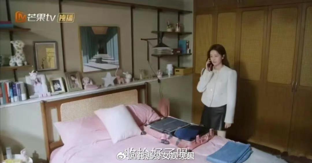 “电视剧中为什么都爱把行李箱放在床上” 