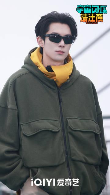 怪不得刘耀文在宇宙爆闪团年龄最小，却比邵子恒更受哥哥们喜欢，只有他二话不说就陪着