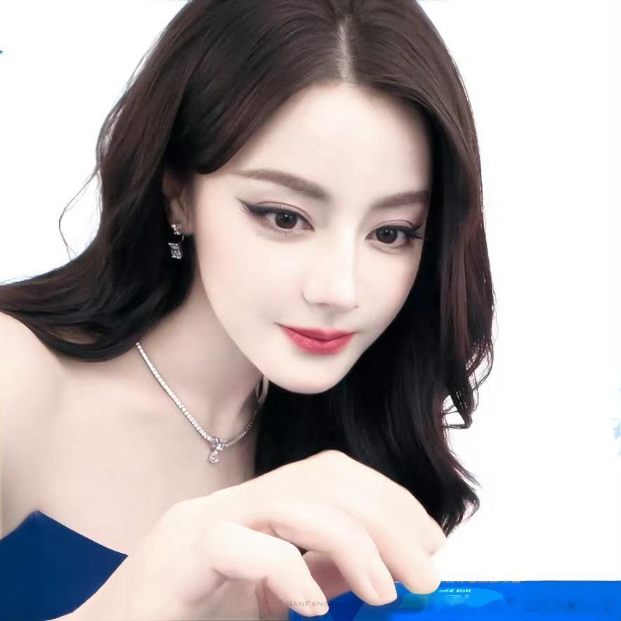 迪丽热巴恋情风波后首现身大美女迪丽热巴独美，不要造谣哦 