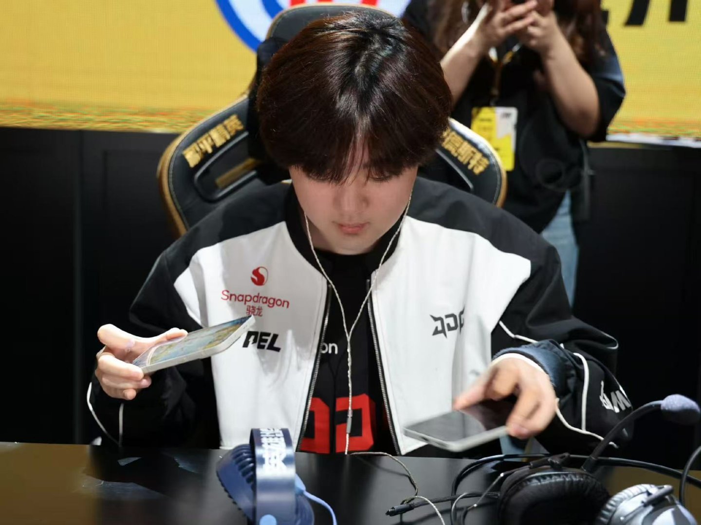 JDG周决海岛满编吃鸡JDG导师赛季淘汰破百JDG导师用每一次精准出击，刻下属于