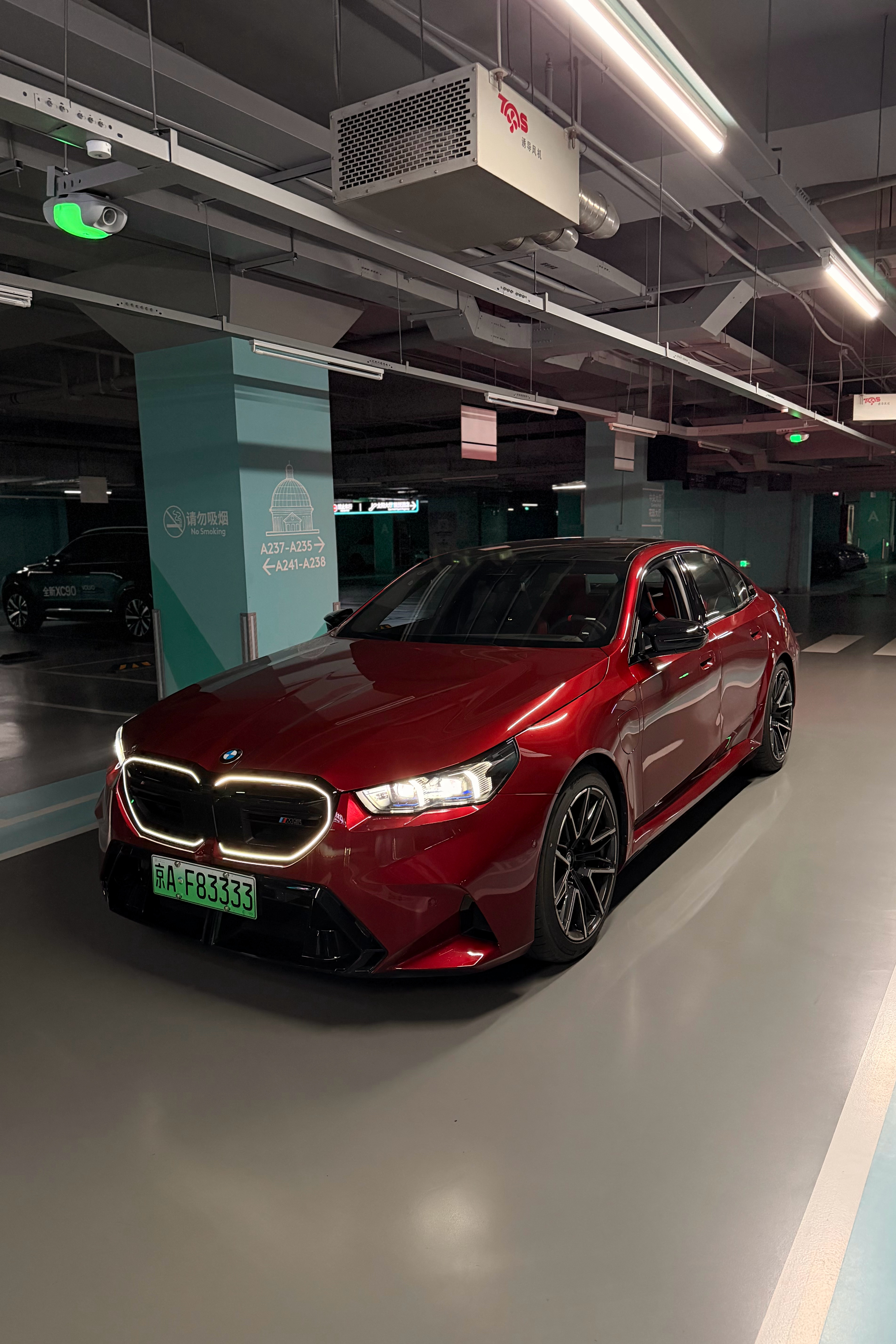 大V8启动，出发去看比赛！四个dudududu在车上  汽场全开