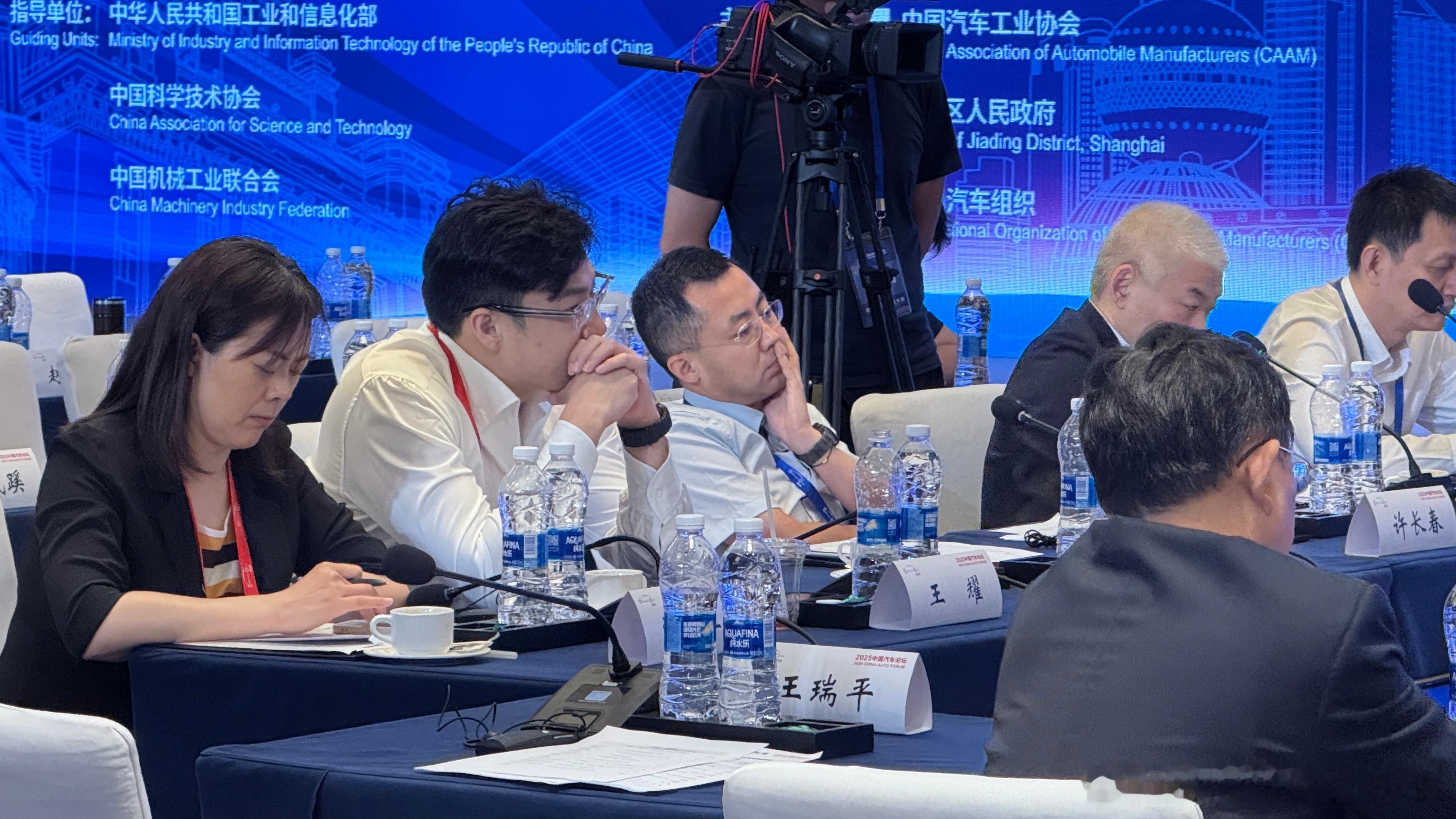 中国汽车工业协会副总工程师王耀提到，国内一些自媒体经常将国内自主品牌的智能辅助驾